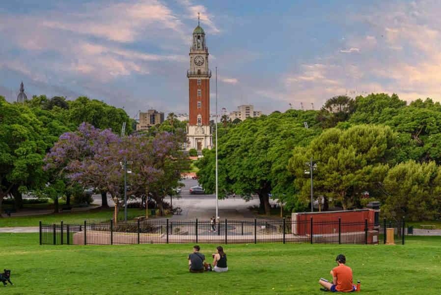Argentina - Buenos Aires 076 - Retiro - plaza Fuerza Aérea Argentina - Torre Monumental.jpg